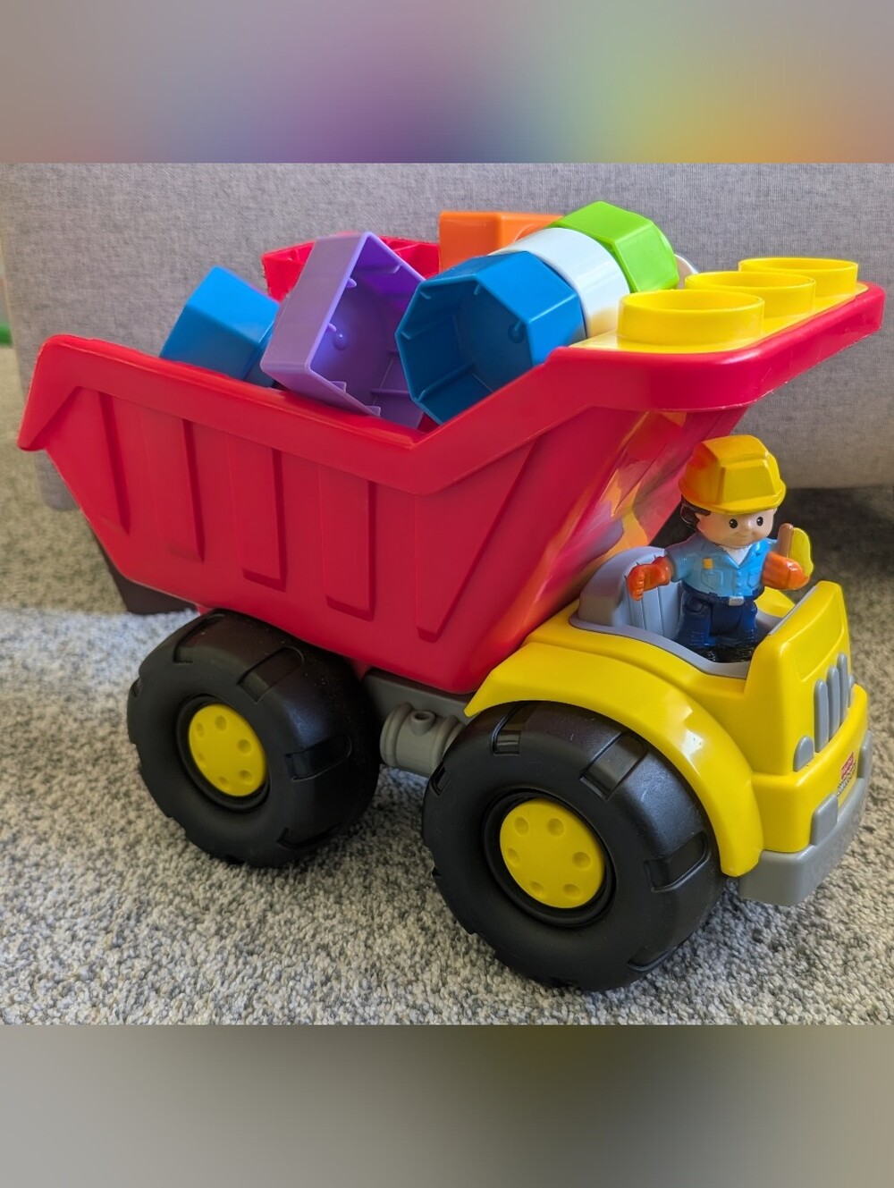 2007 Fisher Price Little People Dump Truck w/ Builder & Blocks 12"x9" Mattel Toy
